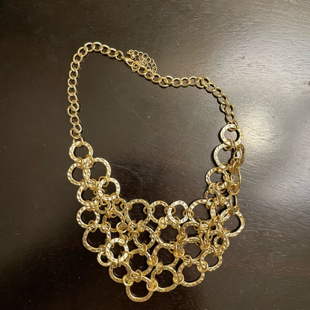 Statement necklace-gold